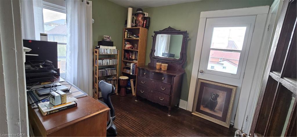 73 Talbot Street S Property Photo 26