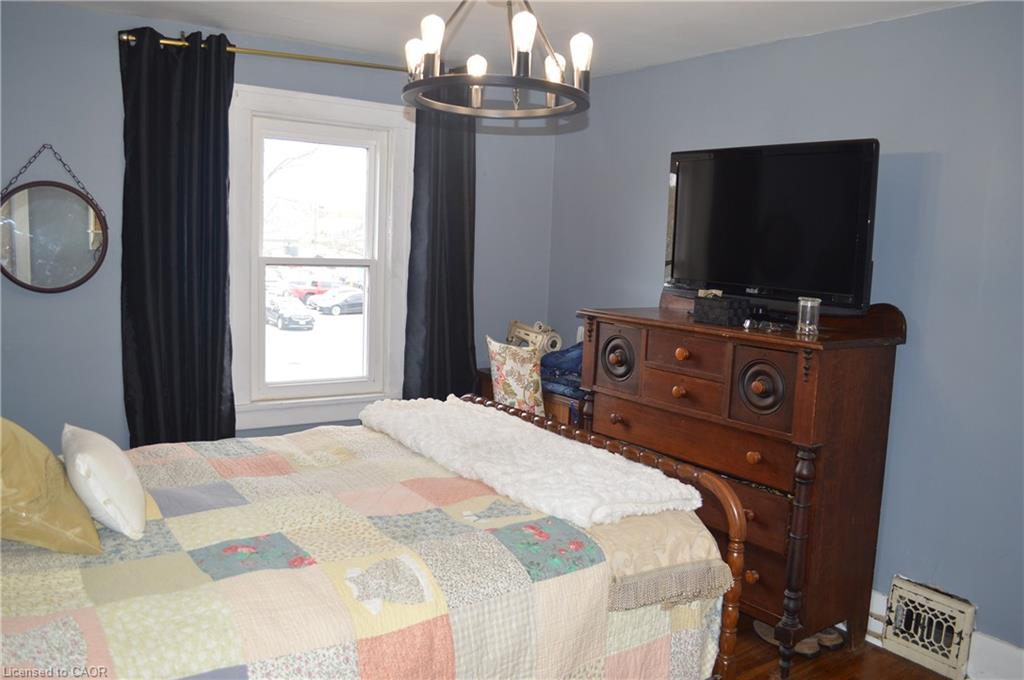 73 Talbot Street S Property Photo 27