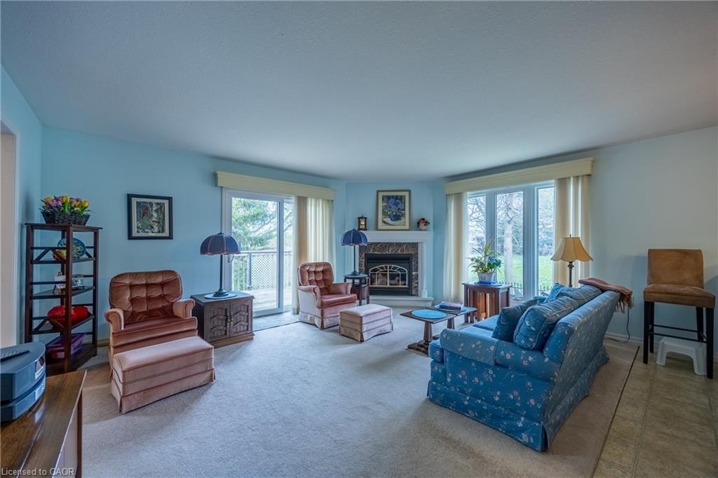 8-93 Elmhurst Avenue Property Photo 10