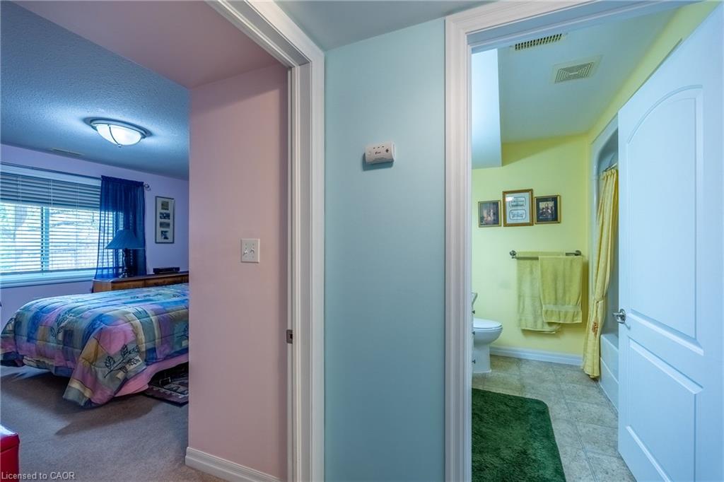 8-93 Elmhurst Avenue Property Photo 24