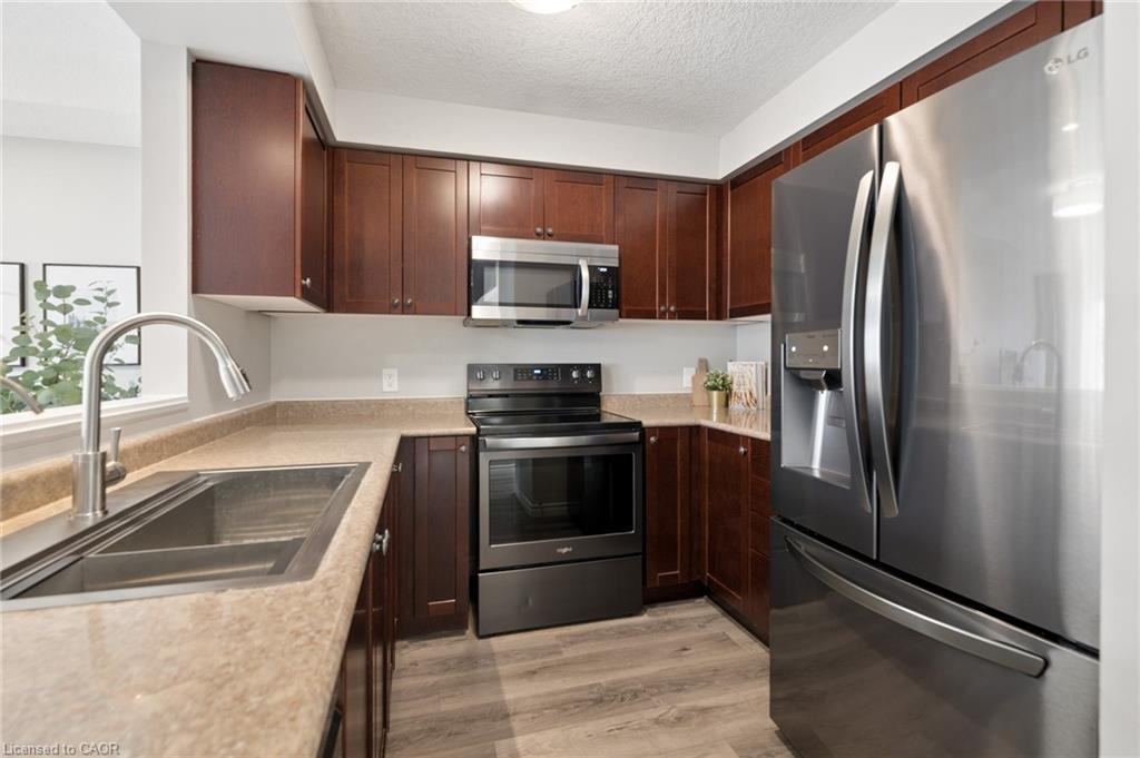 951 Zeller Crescent Property Photo 13