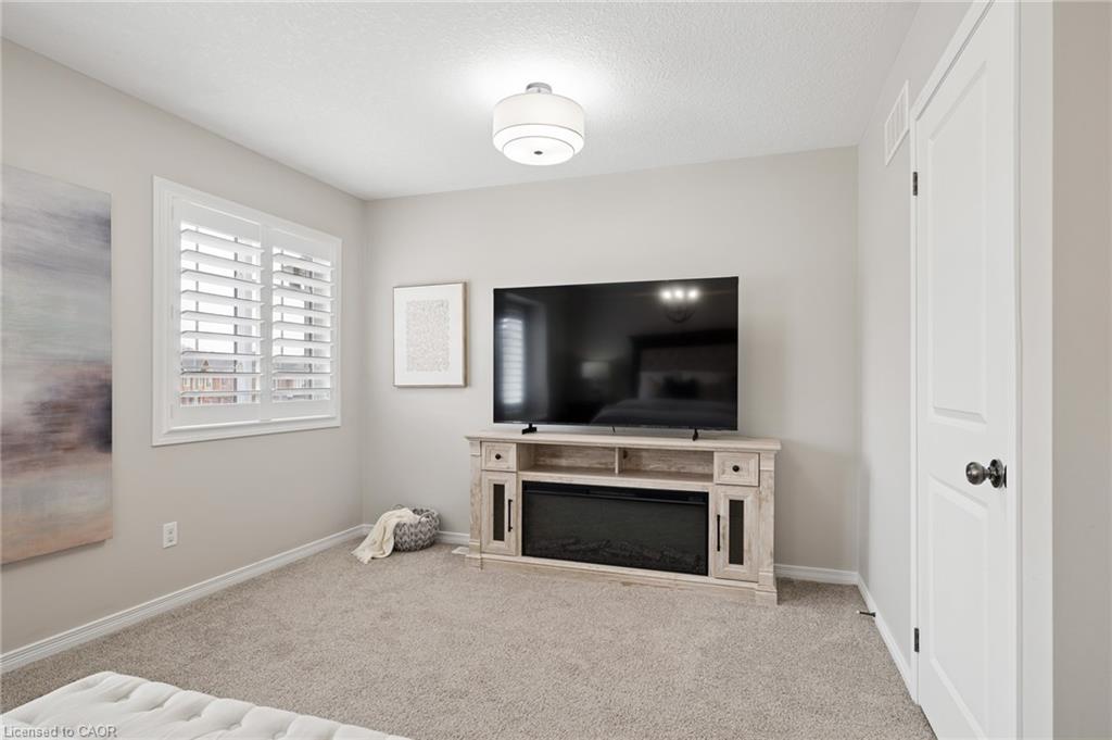 951 Zeller Crescent Property Photo 18