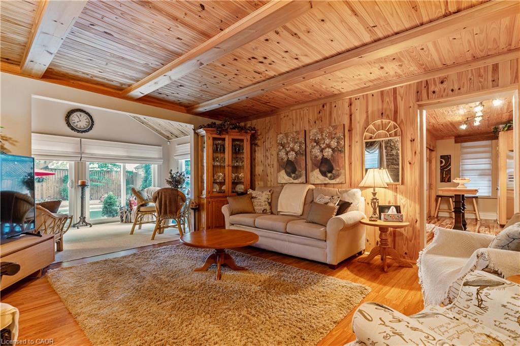 560 Peel Street Property Photo 8