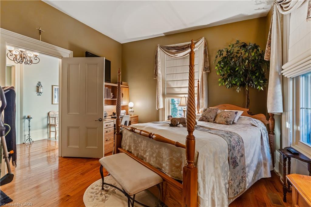 560 Peel Street Property Photo 12