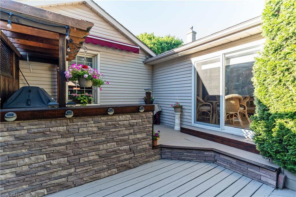 560 Peel Street Property Photo 16