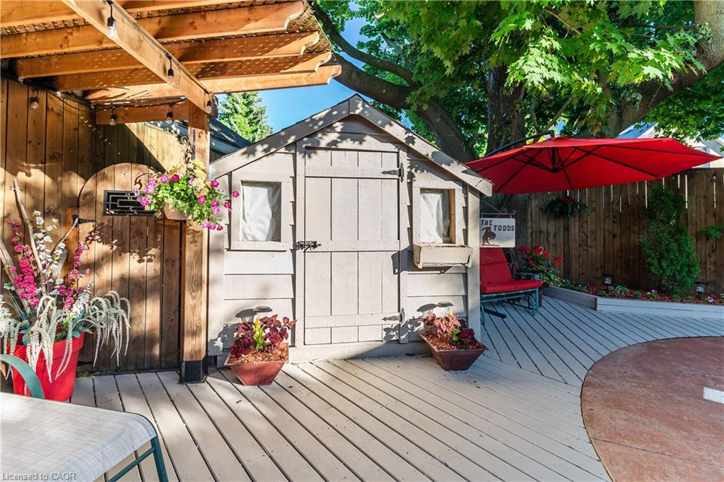 560 Peel Street Property Photo 22