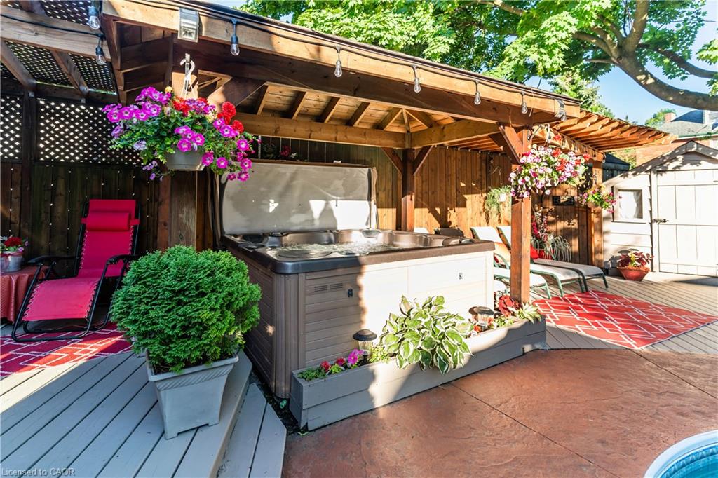 560 Peel Street Property Photo 23