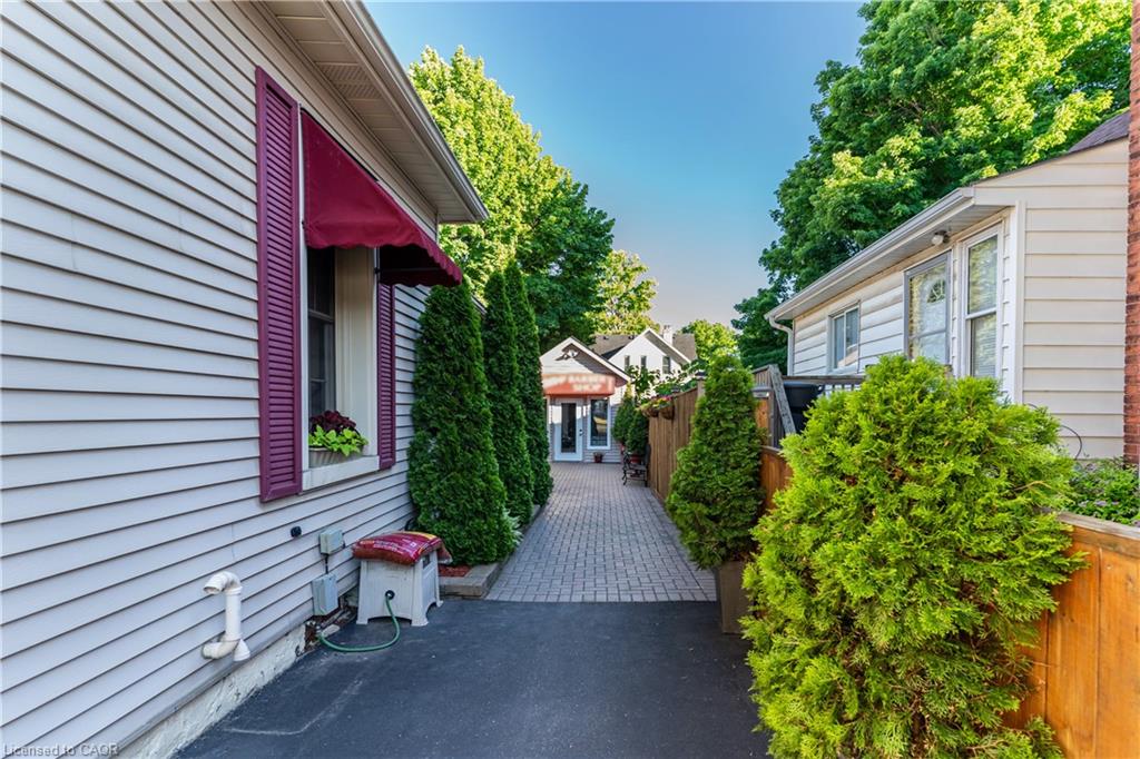 560 Peel Street Property Photo 25