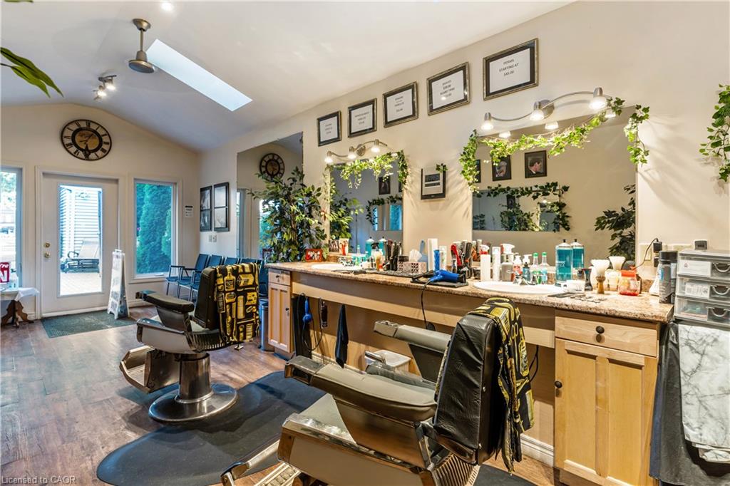 560 Peel Street Property Photo 27