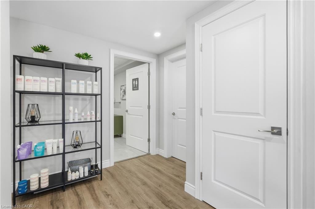 19 King Street W Property Photo 15