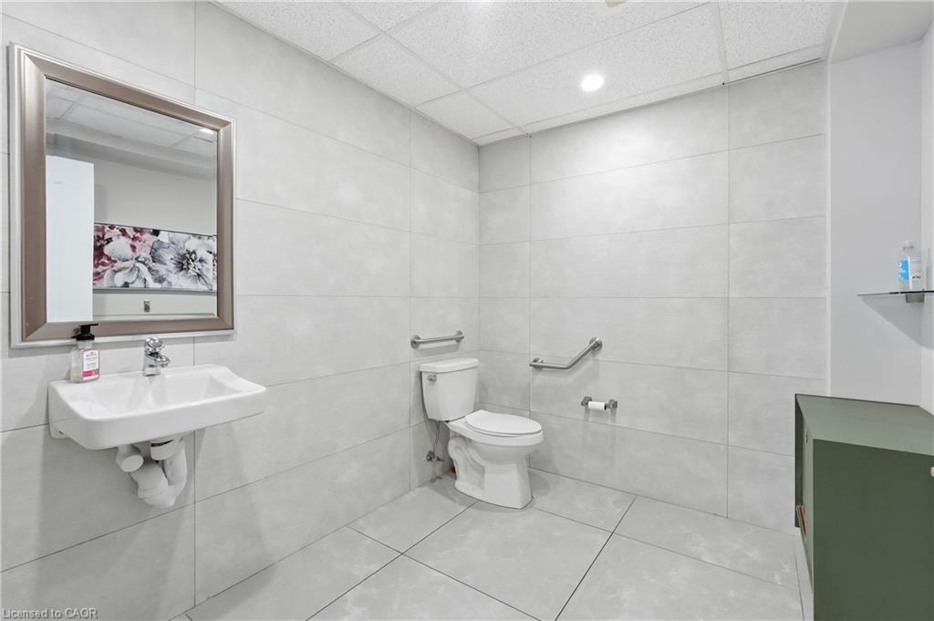 19 King Street W Property Photo 16