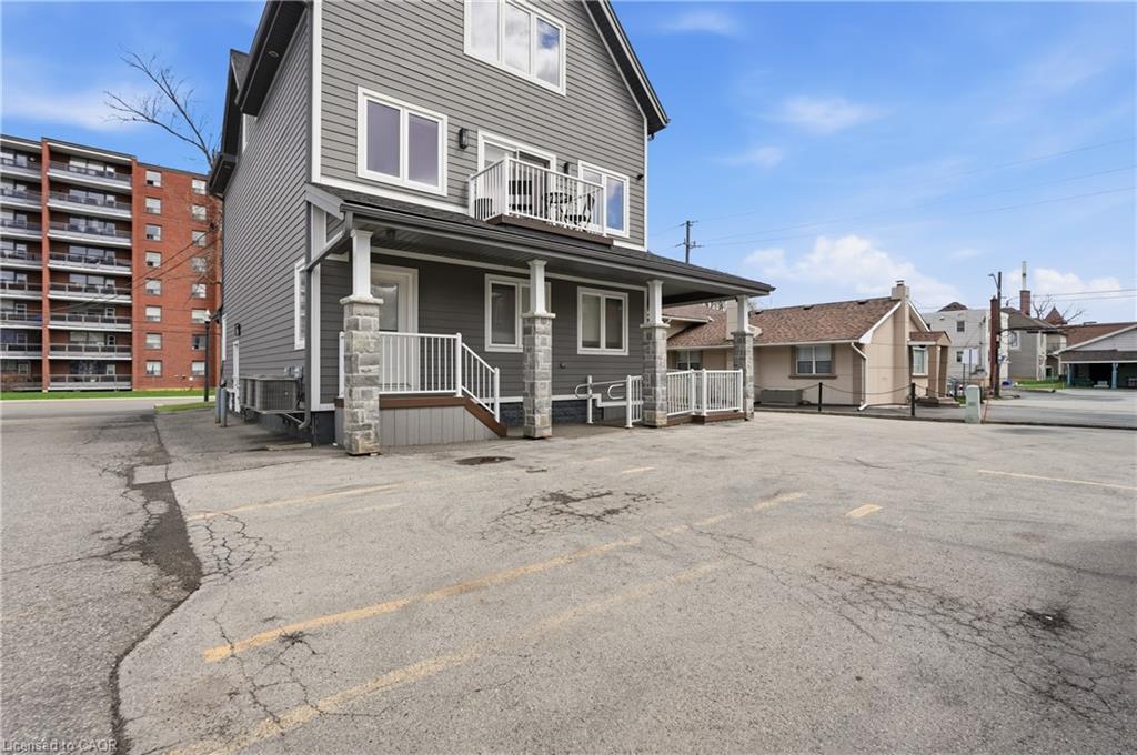 19 King Street W Property Photo 24
