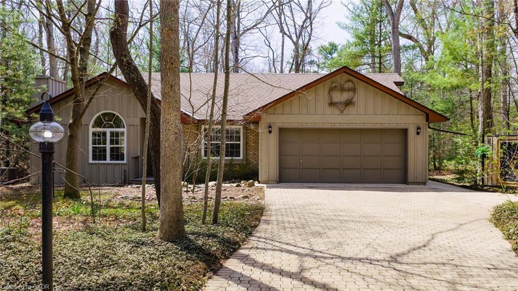 10325 Grand Oaks Drive Property Photo 2
