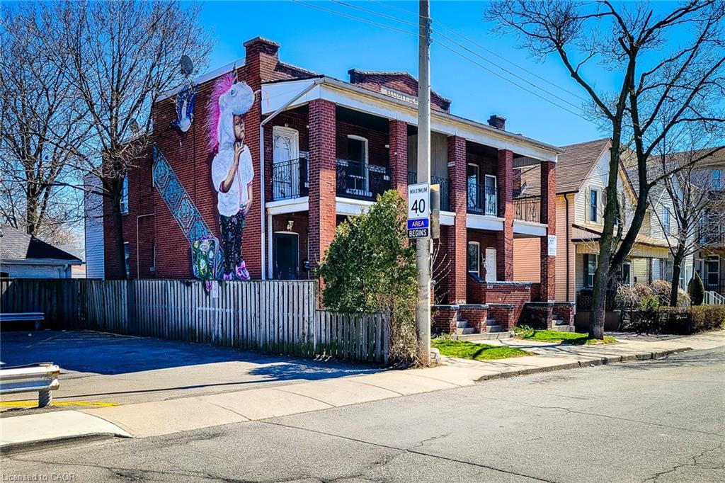 254 Emerald Street N Property Photo 2