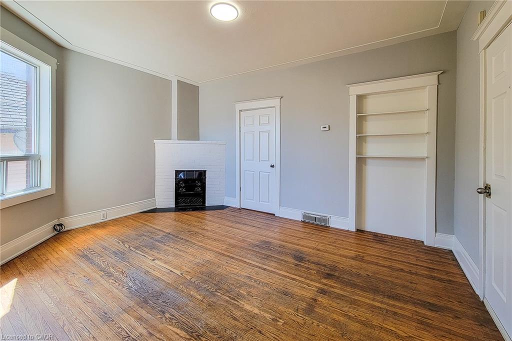 254 Emerald Street N Property Photo 4