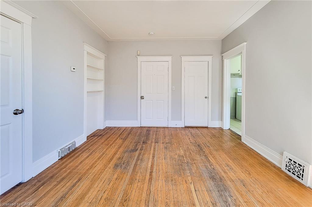 254 Emerald Street N Property Photo 5