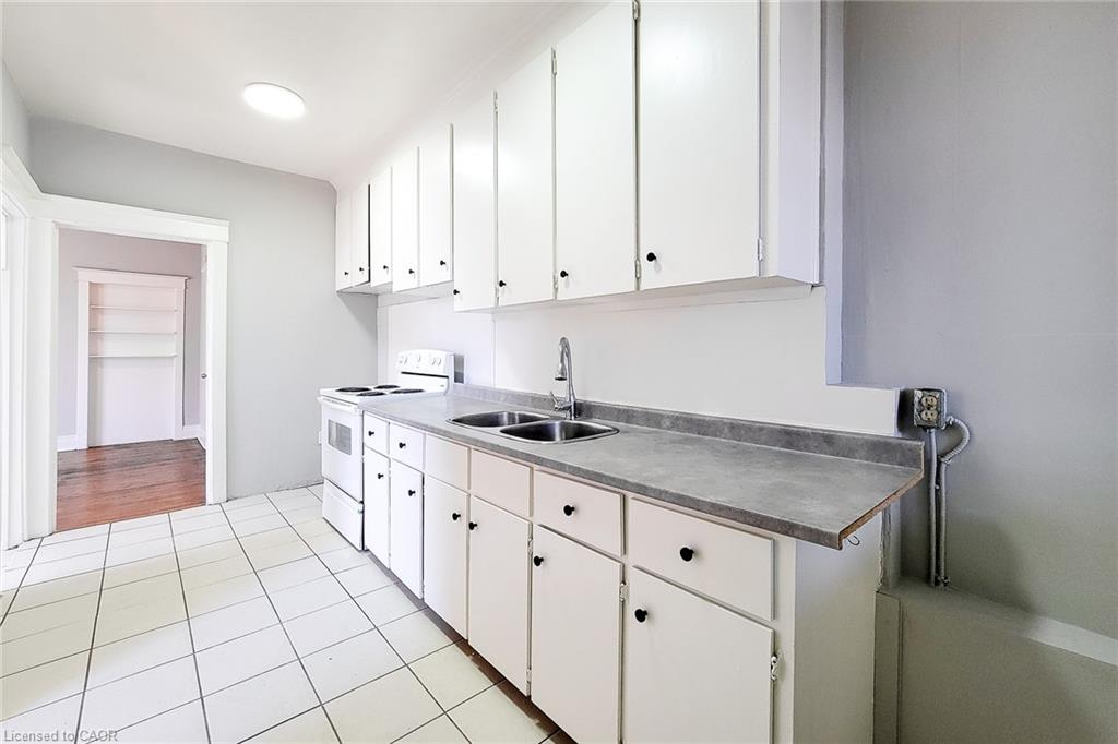 254 Emerald Street N Property Photo 7
