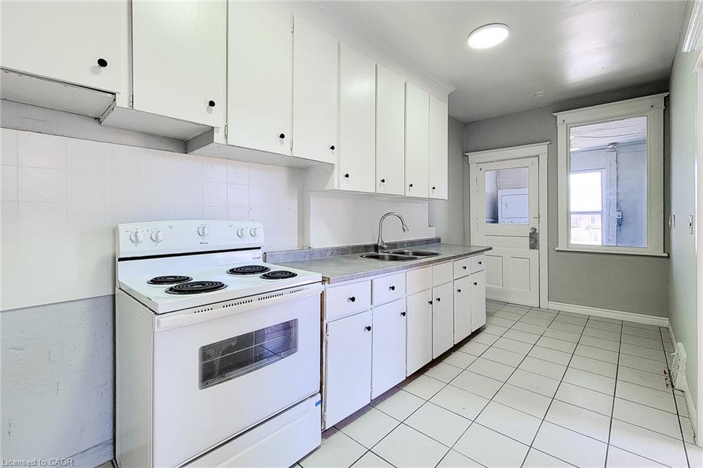 254 Emerald Street N Property Photo 8