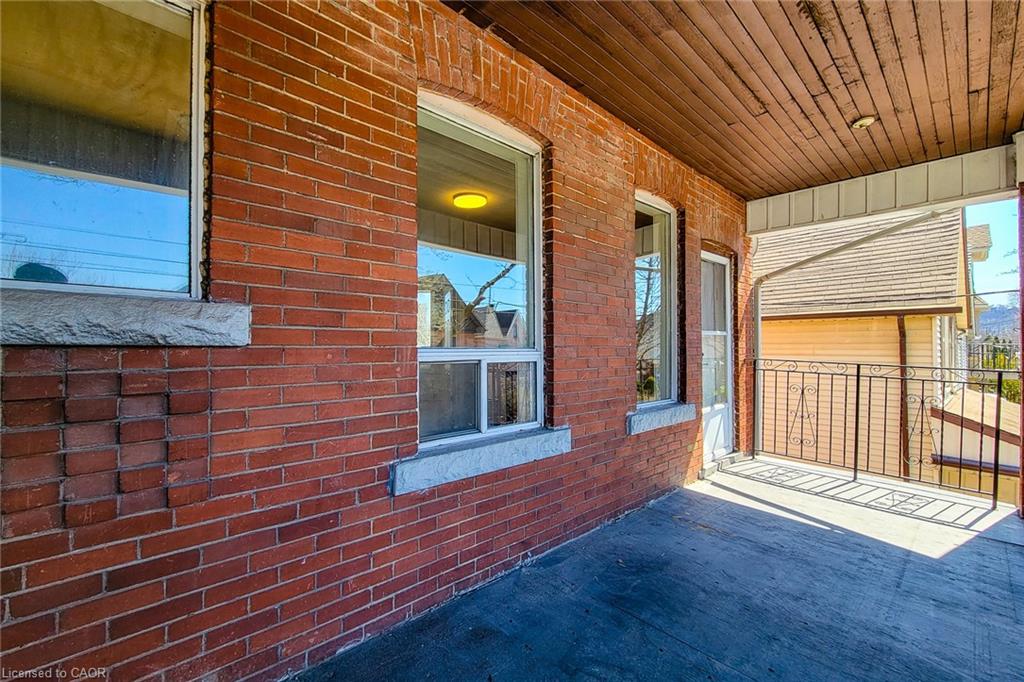 254 Emerald Street N Property Photo 12