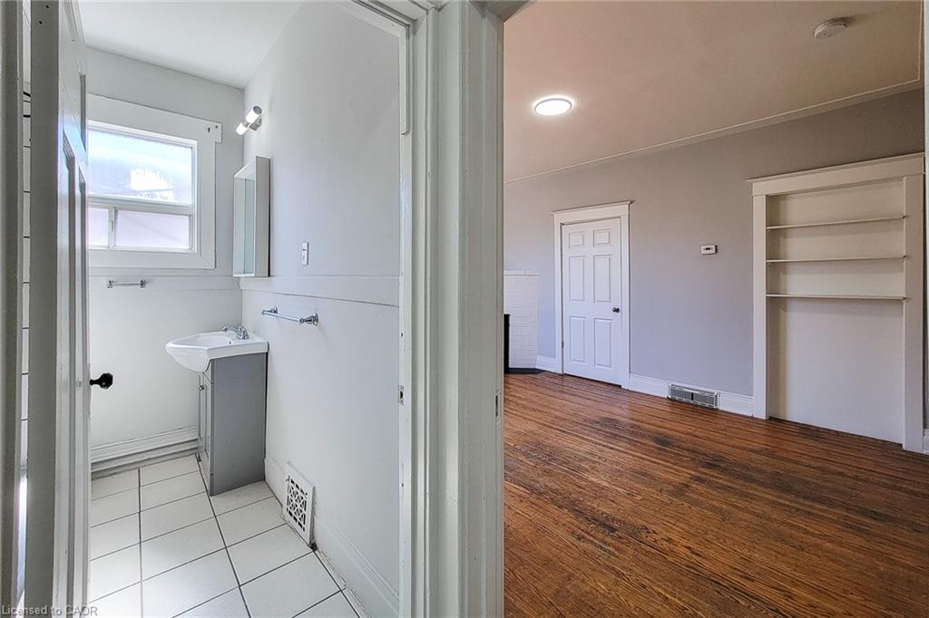 254 Emerald Street N Property Photo 17