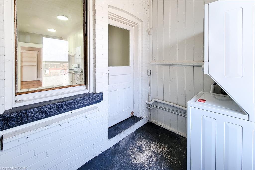254 Emerald Street N Property Photo 20