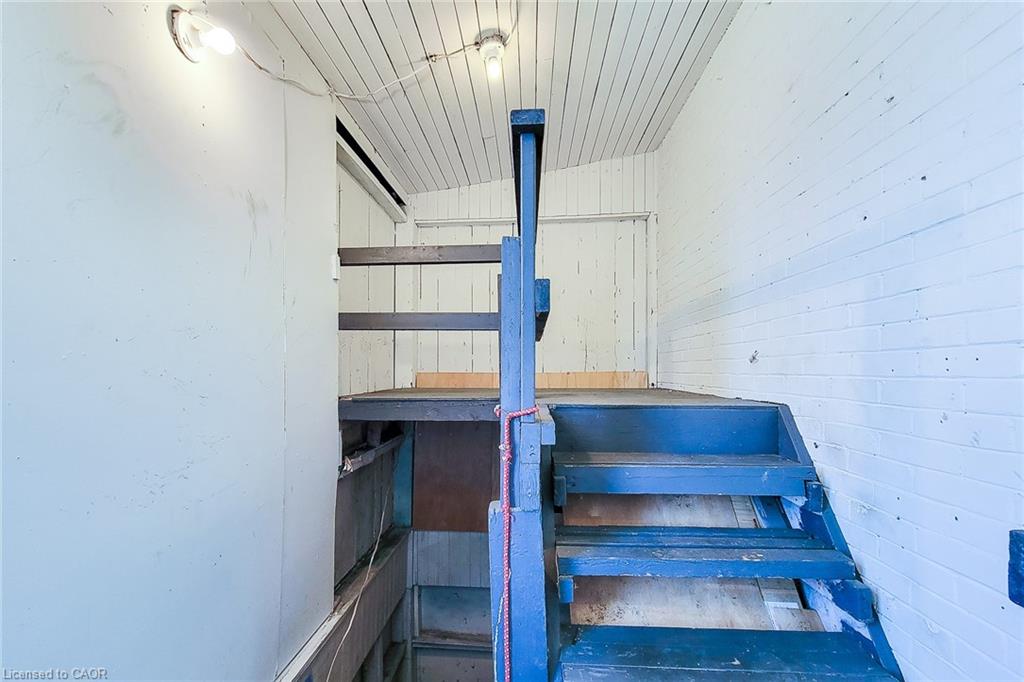 254 Emerald Street N Property Photo 22