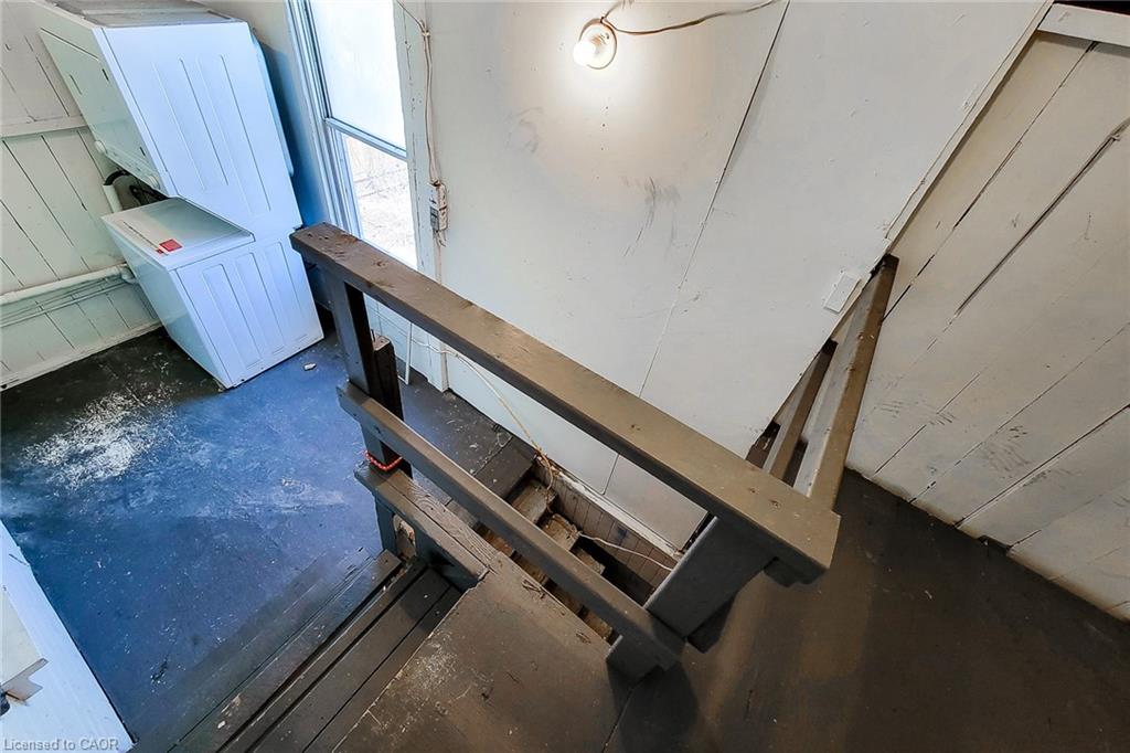 254 Emerald Street N Property Photo 23