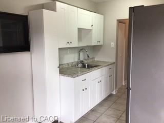 904-81 Charlton Avenue E Property Photo 8