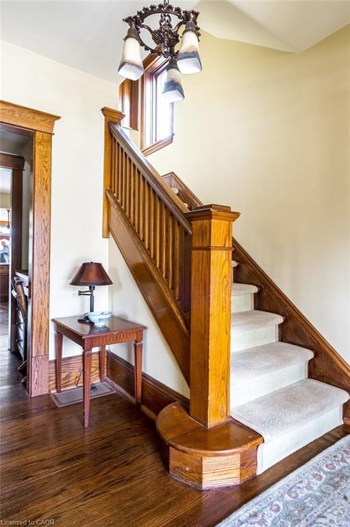 91 Paisley Avenue N Property Photo 5