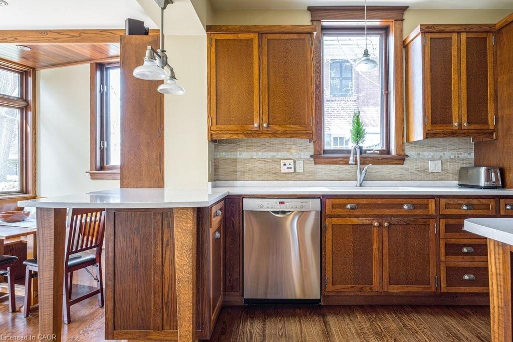 91 Paisley Avenue N Property Photo 12