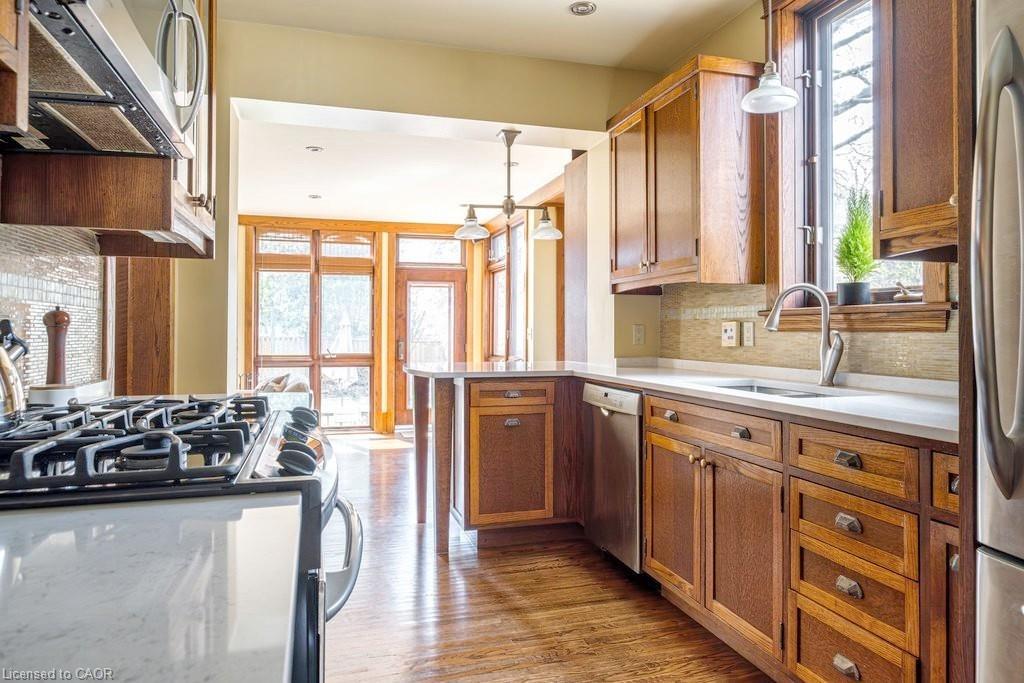 91 Paisley Avenue N Property Photo 15