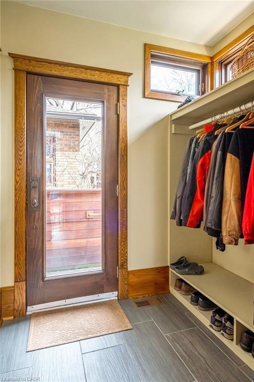91 Paisley Avenue N Property Photo 22