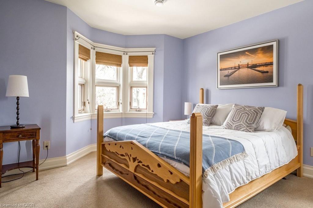 91 Paisley Avenue N Property Photo 33