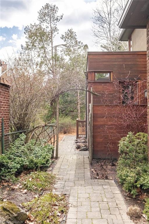 91 Paisley Avenue N Property Photo 42