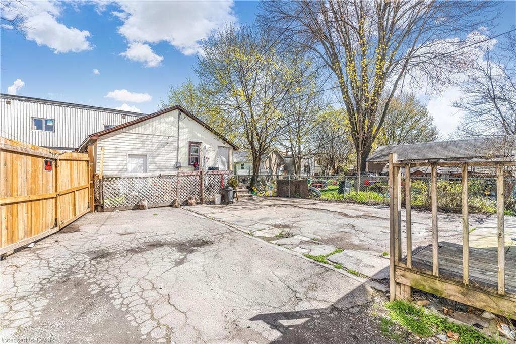 16 Albert Street Property Photo 4
