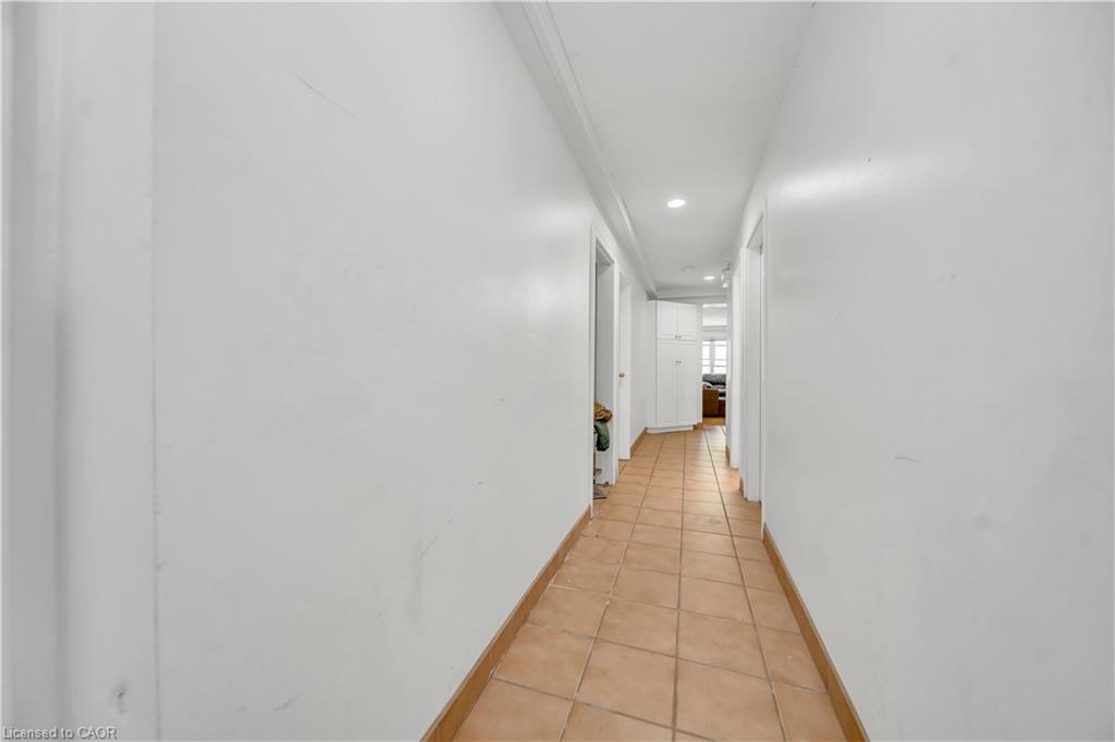 24 Columbia Street W Property Photo 4
