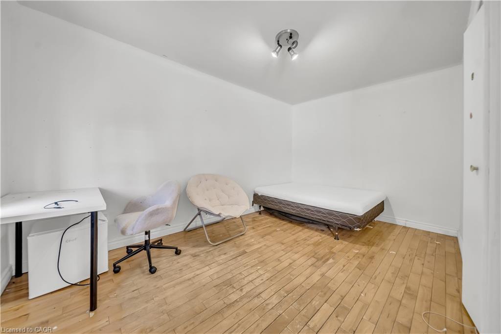 24 Columbia Street W Property Photo 5