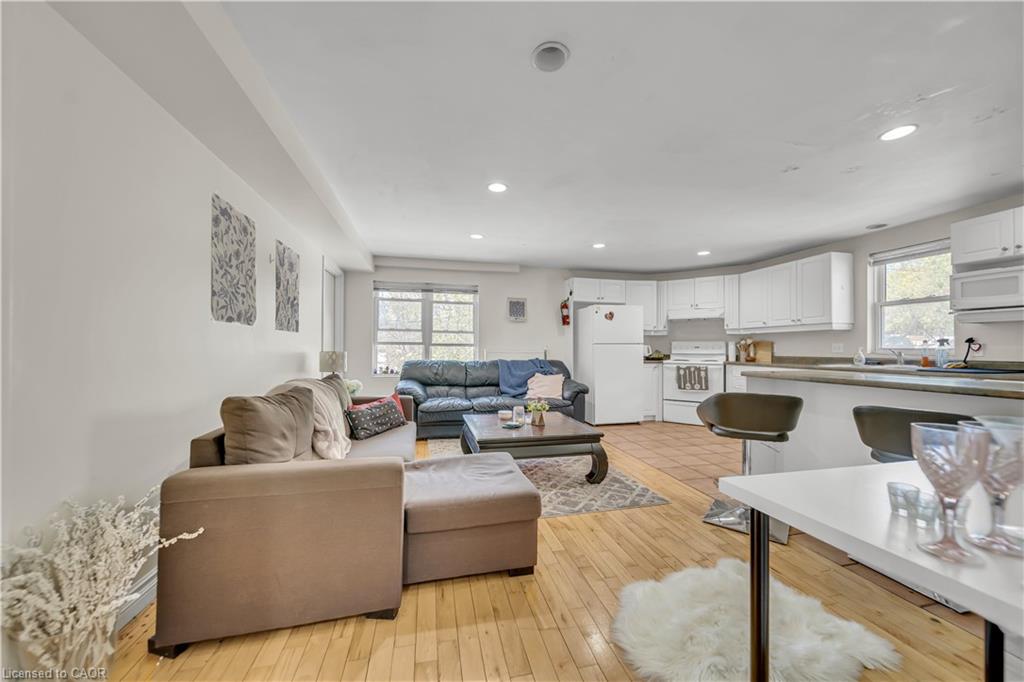 24 Columbia Street W Property Photo 10