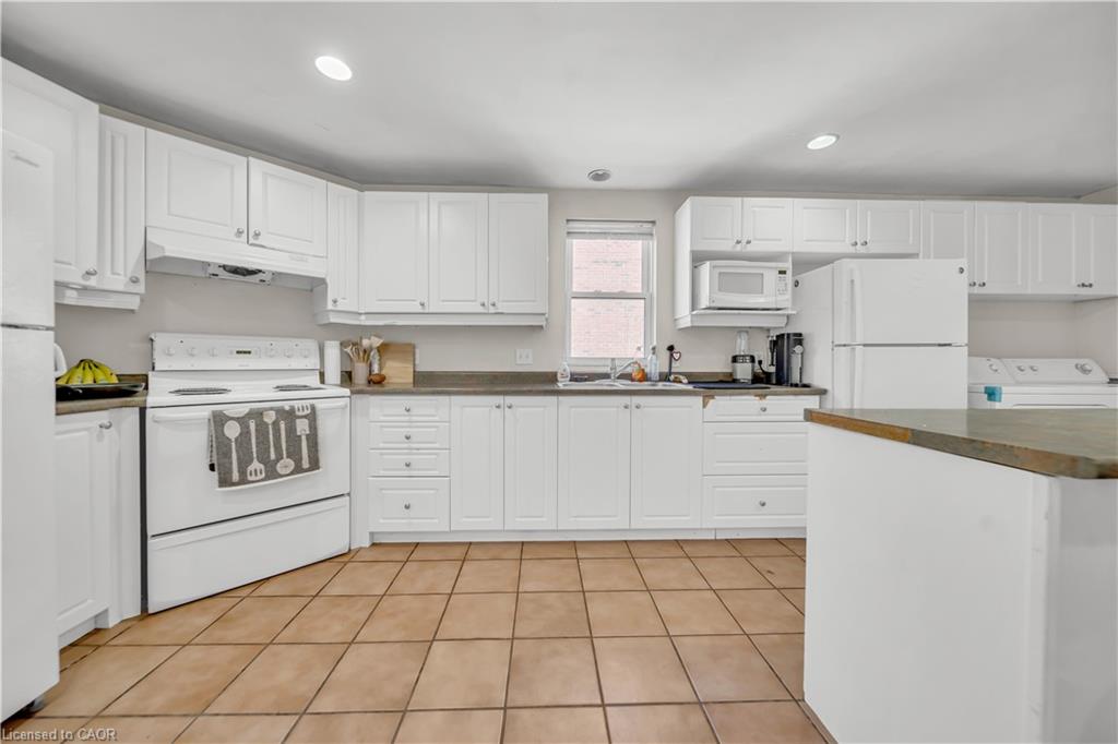 24 Columbia Street W Property Photo 12