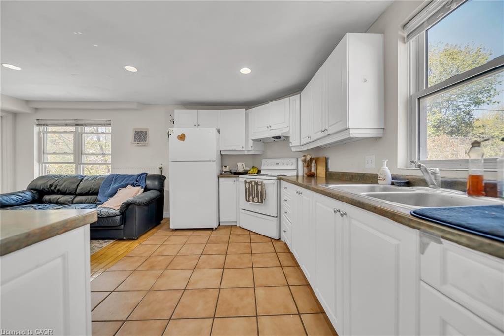 24 Columbia Street W Property Photo 13
