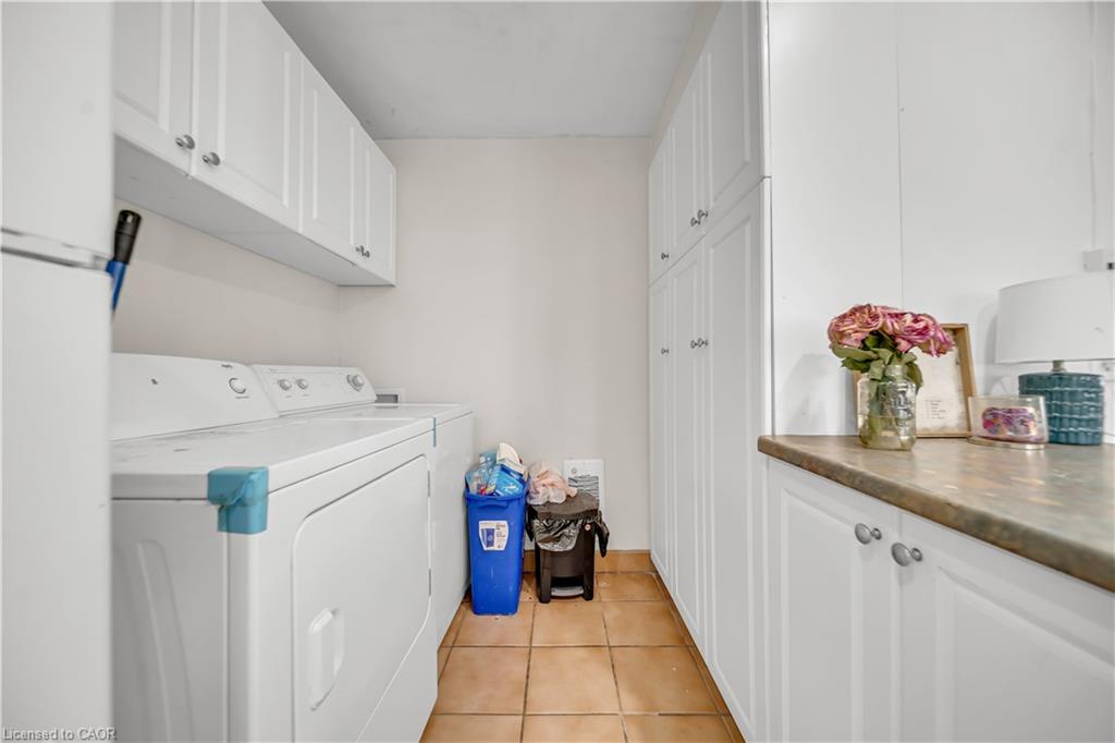 24 Columbia Street W Property Photo 14