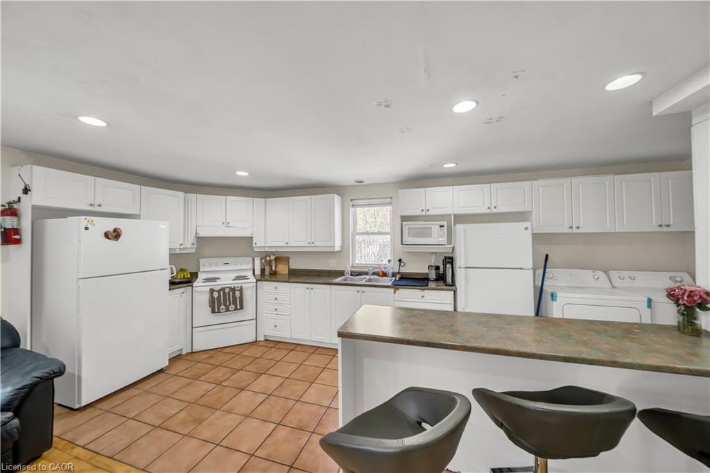 24 Columbia Street W Property Photo 15