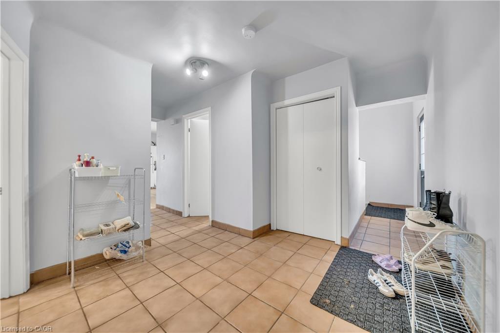 24 Columbia Street W Property Photo 24