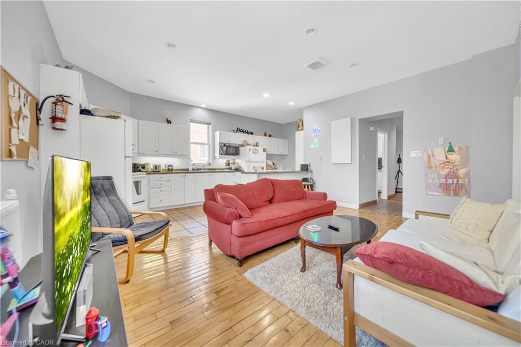 24 Columbia Street W Property Photo 26