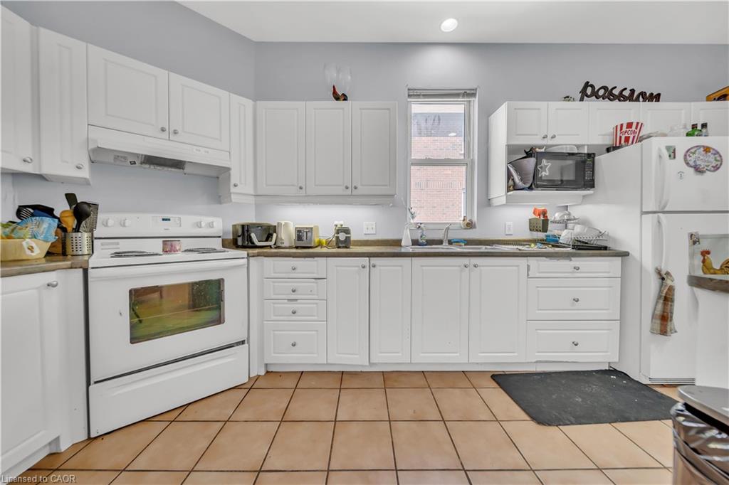 24 Columbia Street W Property Photo 27