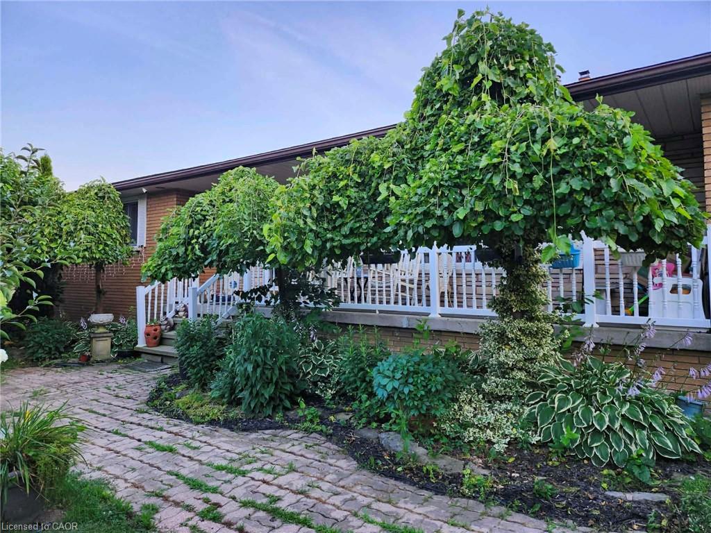 1549 Guyatt Road Property Photo 1
