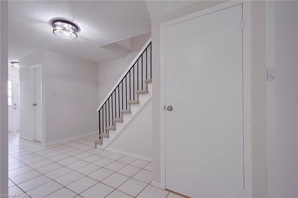 63-2355 Fifth Line Property Photo 5