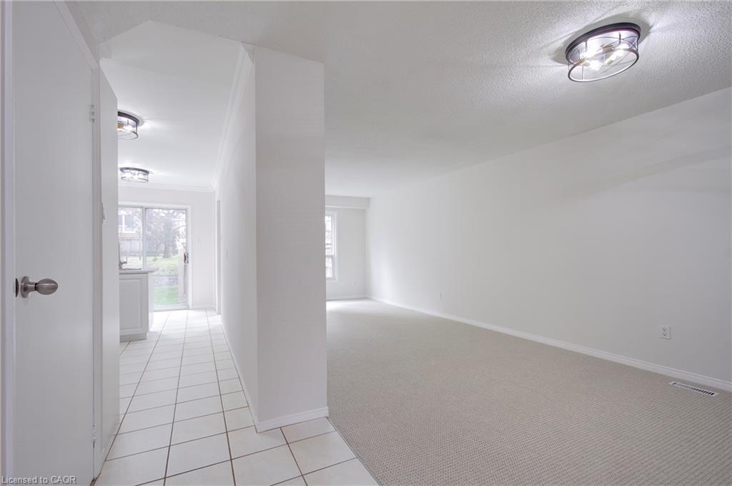 63-2355 Fifth Line Property Photo 6