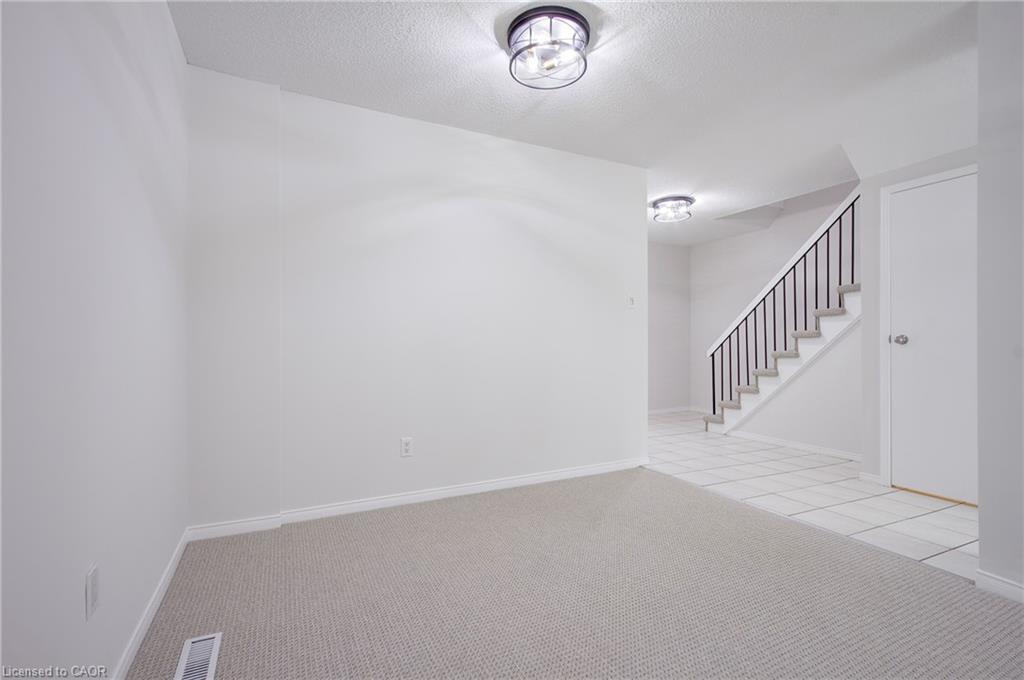 63-2355 Fifth Line Property Photo 9
