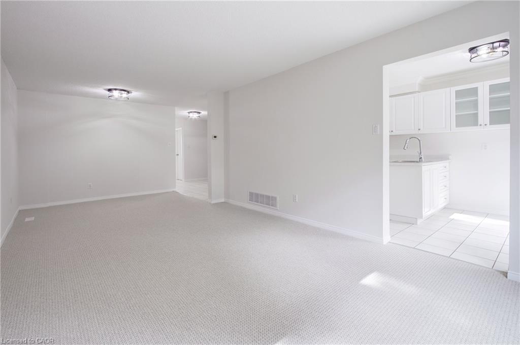 63-2355 Fifth Line Property Photo 12